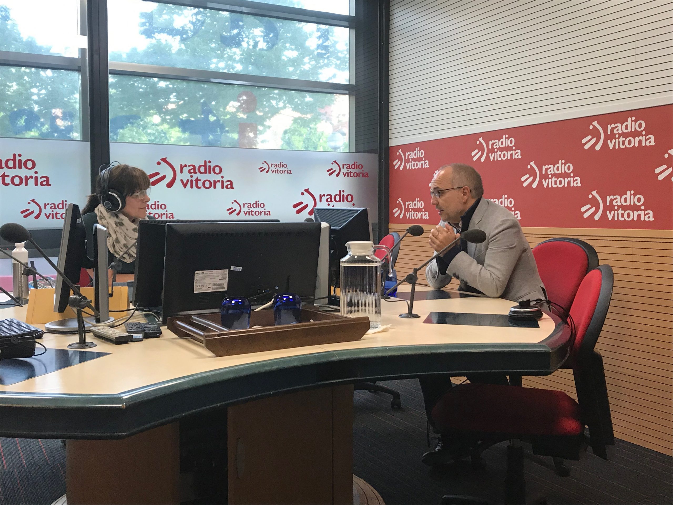 Entrevista a Joan Navarro en Radio VitoriaEntrevista a Joan Navarro en Radio Vitoria